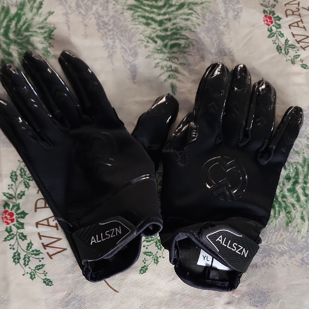 AllSZN Black Gloves Youth LARGE